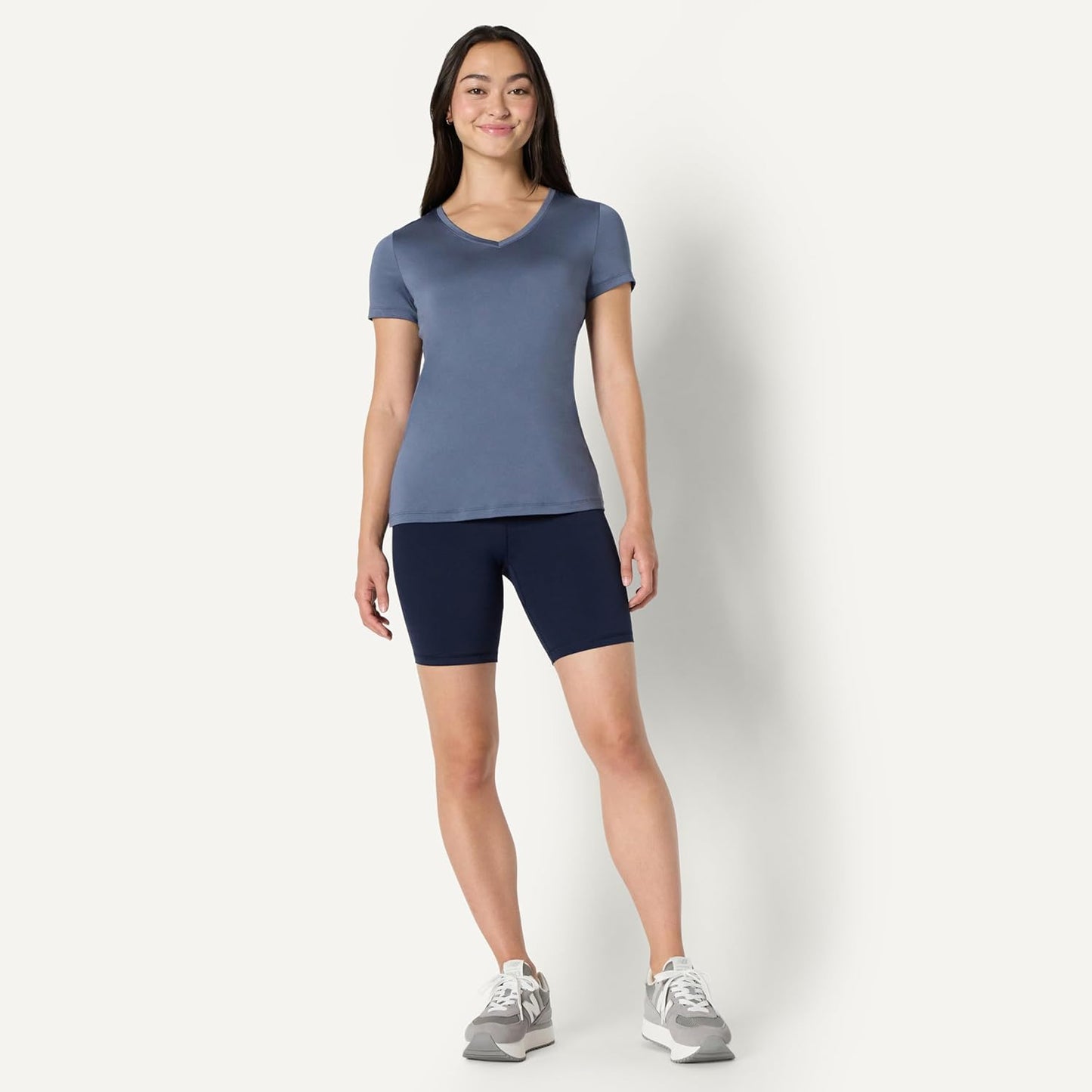 Amazon Essentials Women's Active Quick Dry Tech Stretch Short-Sleeve V-Neck T-Shirt (Available in Plus Size), Pack of 2