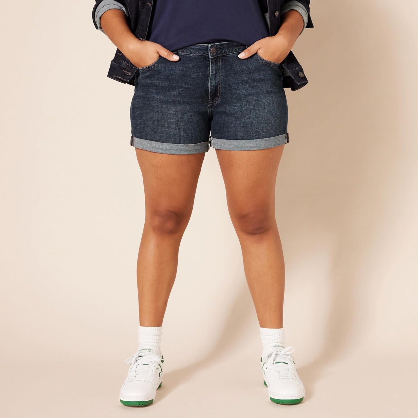 Amazon Essentials Women's Mid-Rise Slim Fit 4" Shorts