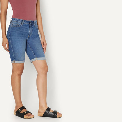 Amazon Essentials Women's Mid-Rise Slim Fit Bermuda Shorts with Pockets