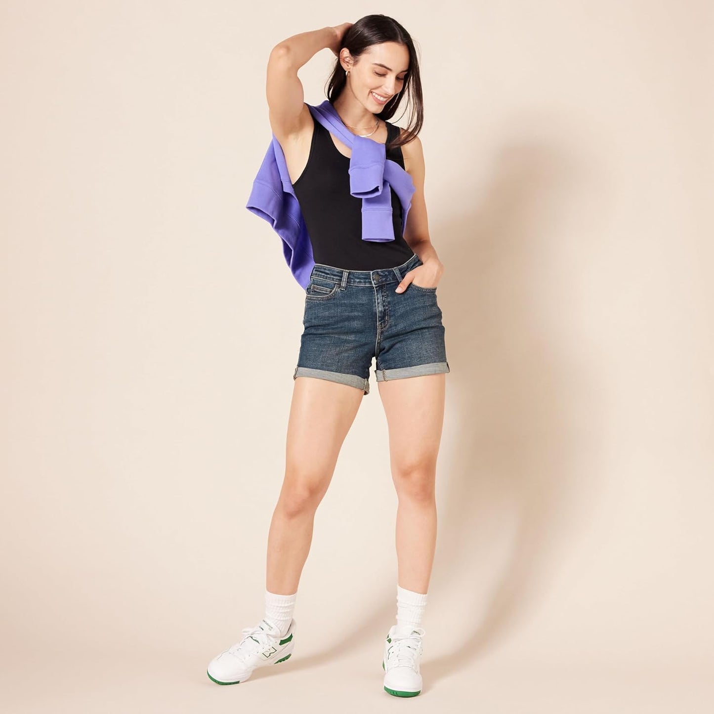 Amazon Essentials Women's Mid-Rise Slim Fit 4" Shorts