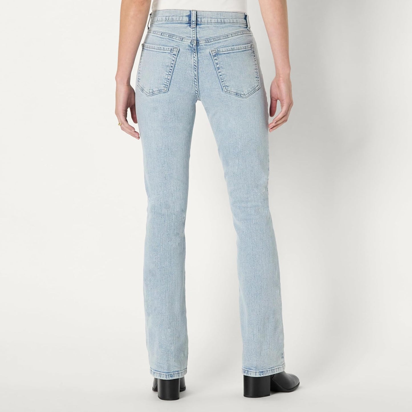 Amazon Essentials Women's Curvy Slim-Fit Mid-Rise Bootcut Jeans