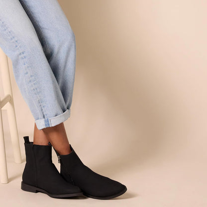 Amazon Essentials Women's Exterior Zip Flat Ankle Boot