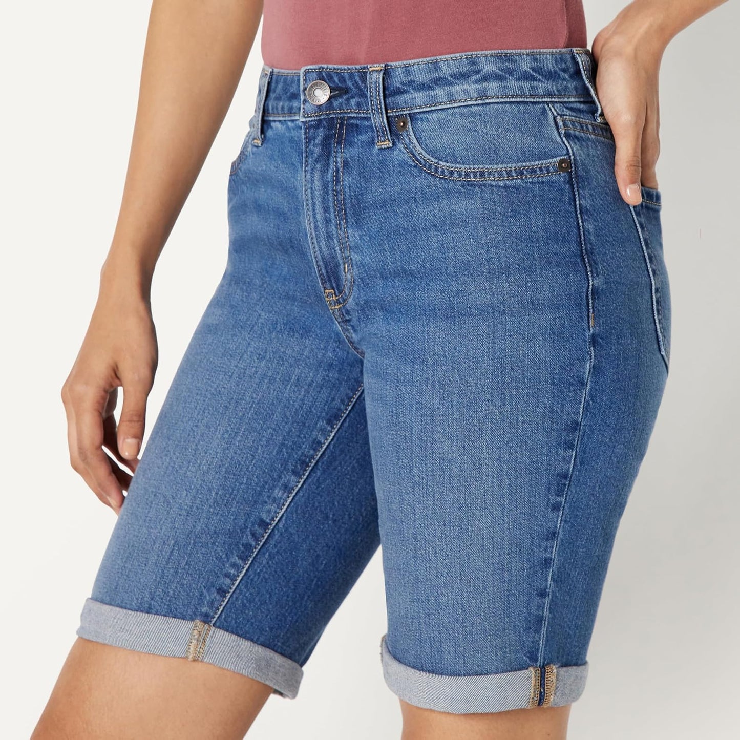 Amazon Essentials Women's Mid-Rise Slim Fit Bermuda Shorts with Pockets